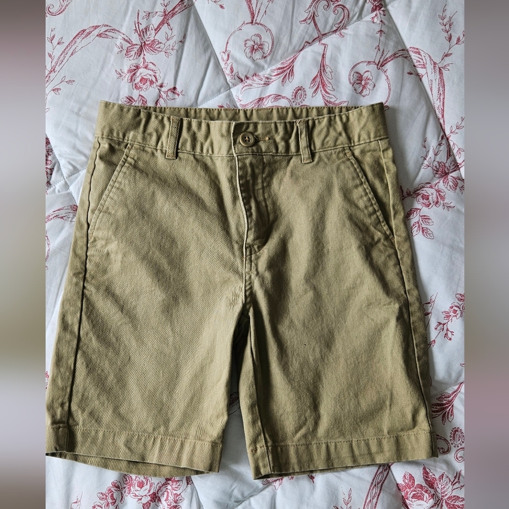 Kids Old Navy Khaki Shorts. #285